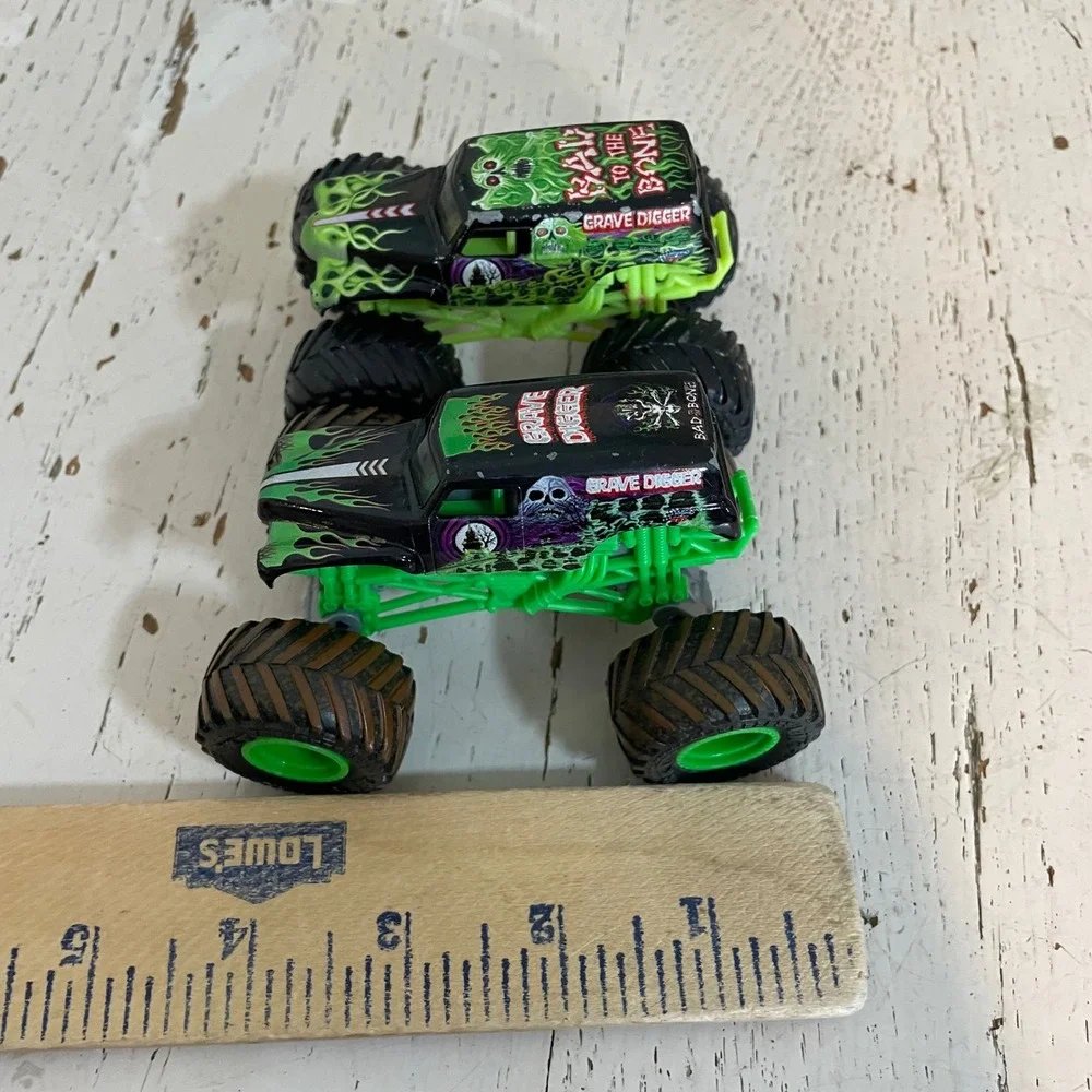 Monster‎ Jam Grave Digger 1:64 Die-Cast Monster Truck Set of 2 Green Black